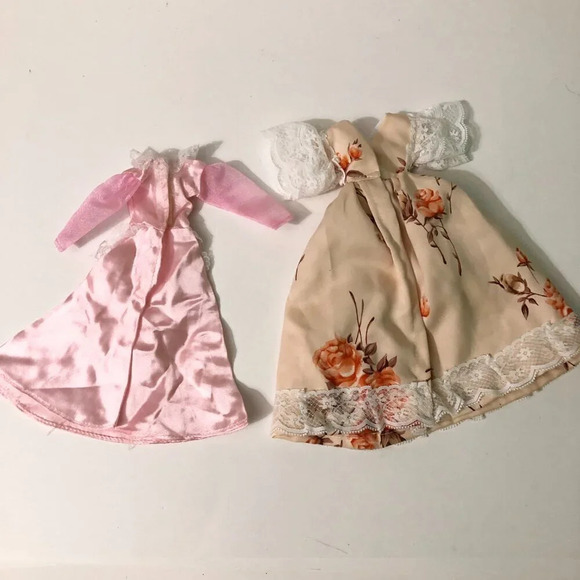 Assorted Lot of  Dolls Dresses Barbie and Other Clothing - Picture 7 of 15